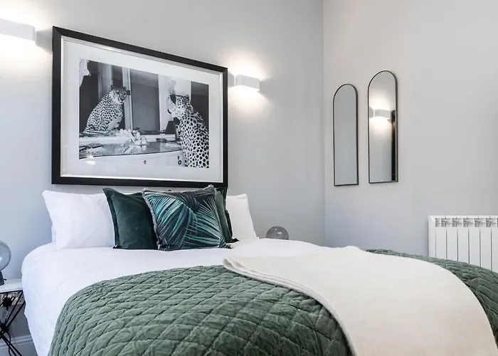 Beautiful 4 Bed Flat In Perfect Central Location